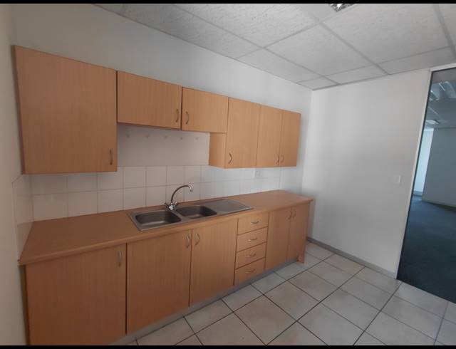 470M² OFFICE TO LET IN BRYANSTON
